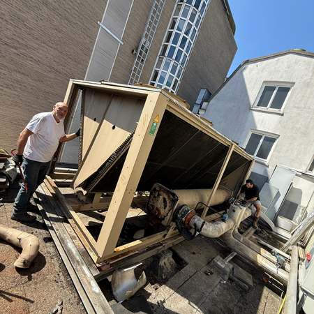Technische installatie op dak Krasnapolsky