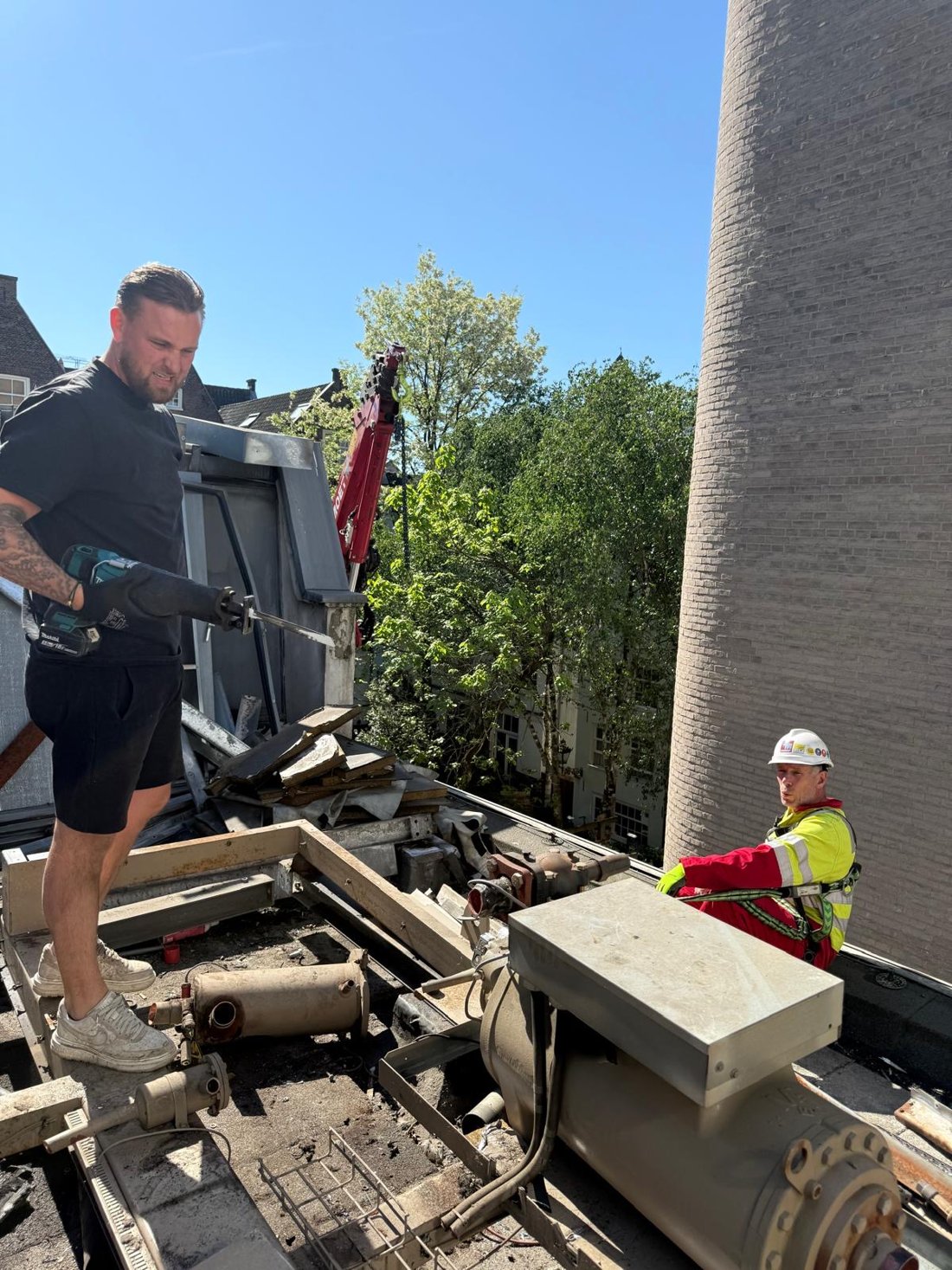 Sloopwerk op hoogte met kraan