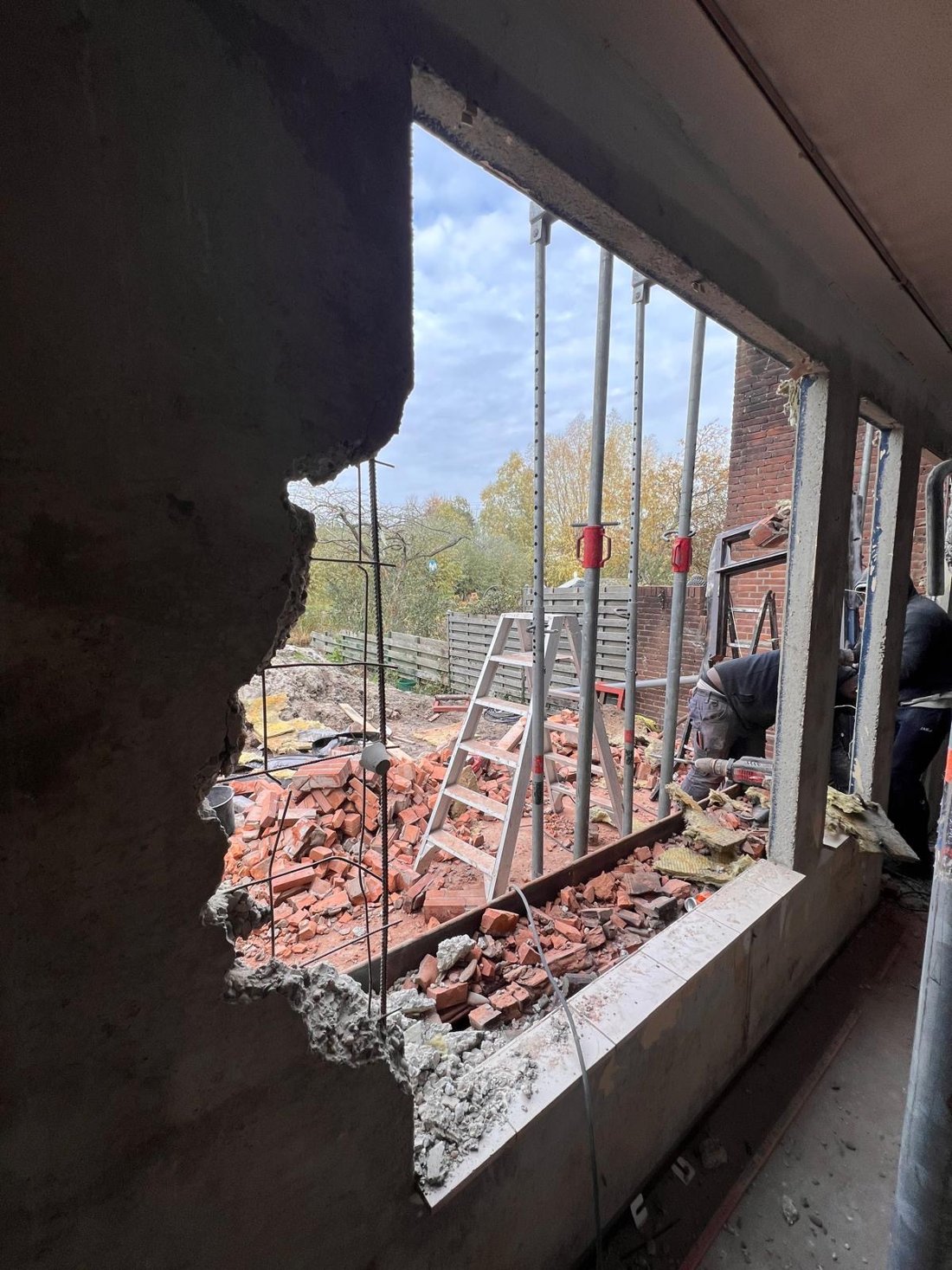 Doorbraak in gevel na sloopwerk